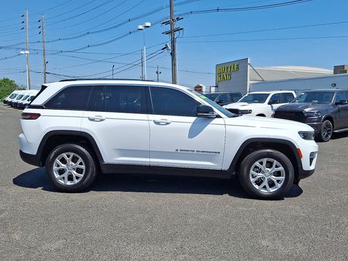 Used 2023 Jeep Grand Cherokee Limited AWD/4WD image 8
