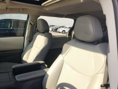 Used 2023 Toyota Sienna XLE FWD image 18