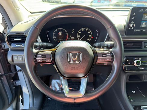 Used 2024 Honda Pilot Touring image 16