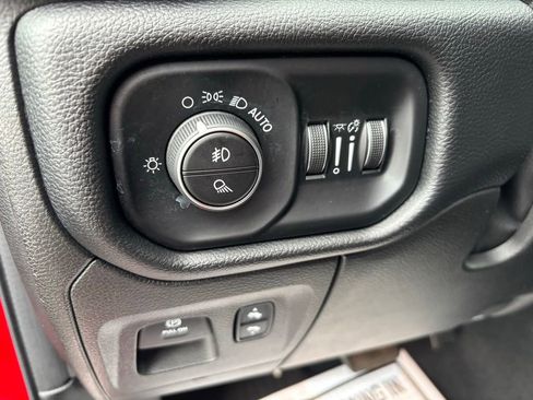 Used 2019 RAM 1500 Big Horn image 16