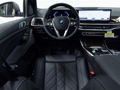 New 2026 BMW X5 xDrive50e image 4