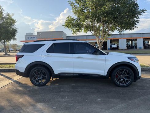 Certified 2025 Ford Explorer ST AWD/4WD image 19