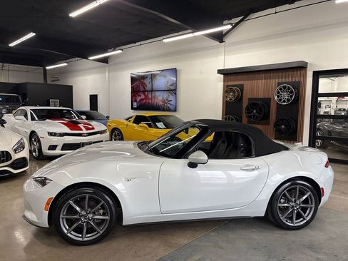 Used 2016 MAZDA MX-5 Miata Grand Touring image 5