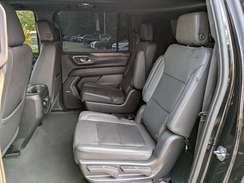 Used 2023 Chevrolet Suburban Z71 w/ Luxury Package AWD/4WD image 15