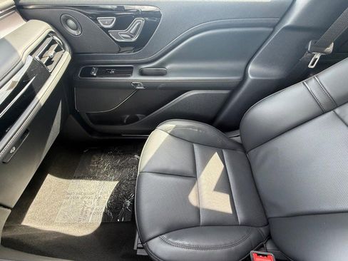 New 2026 Lincoln Aviator AWD image 17