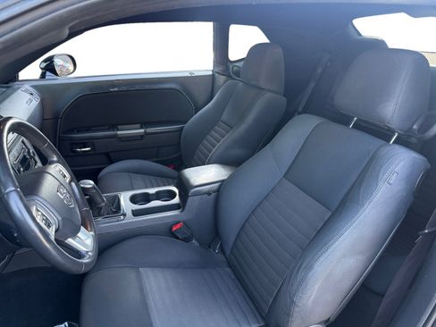 Used 2014 Dodge Challenger R/T RWD image 9