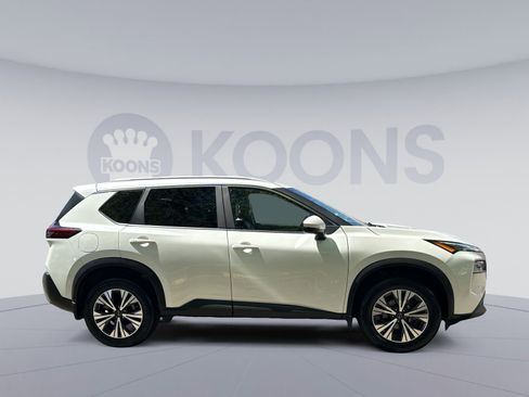 Used 2023 Nissan Rogue SV w/ SV Premium Package FWD image 10