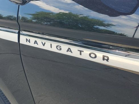 New 2026 Lincoln Navigator Reserve AWD/4WD image 6