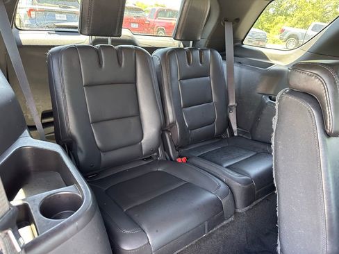 Used 2015 Ford Explorer XLT w/ Equipment Group 202B FWD image 21