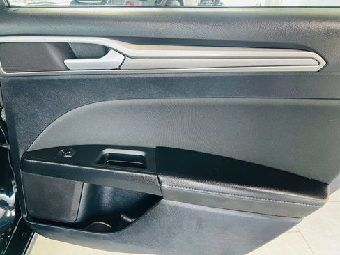 Used 2020 Ford Fusion SE image 26