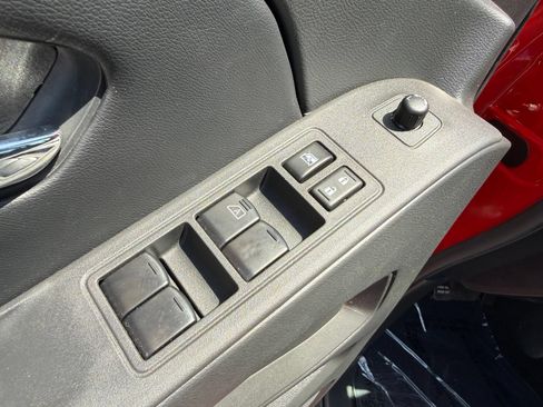 Used 2025 Nissan Frontier SV RWD image 10