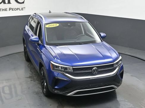 Used 2023 Volkswagen Taos SE w/ Panoramic Sunroof Package FWD image 48
