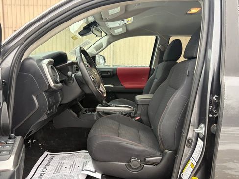 Used 2021 Toyota Tacoma SR5 RWD image 13