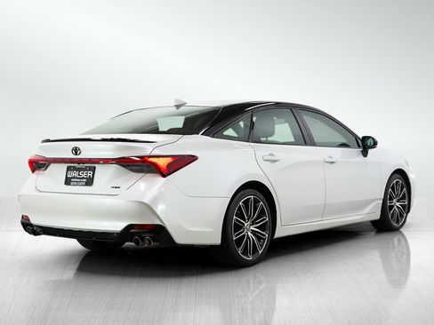 Used 2019 Toyota Avalon XSE w/ All Weather Liner Package FWD image 5