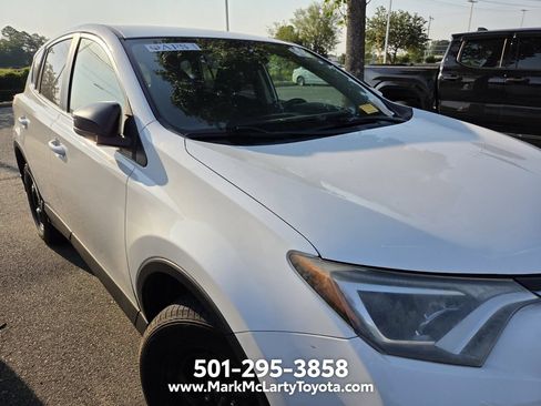 Used 2018 Toyota RAV4 LE AWD/4WD image 4