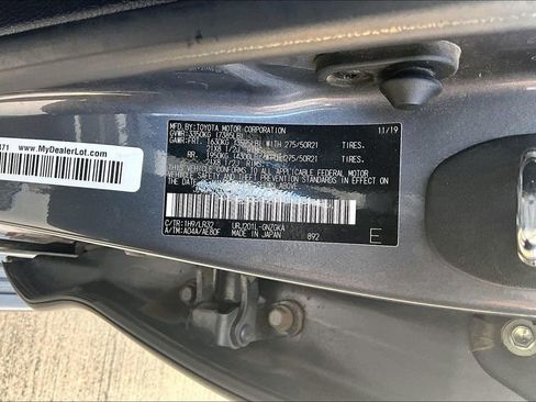 Used 2020 Lexus LX 570 4WD w/ Luxury Package image 31