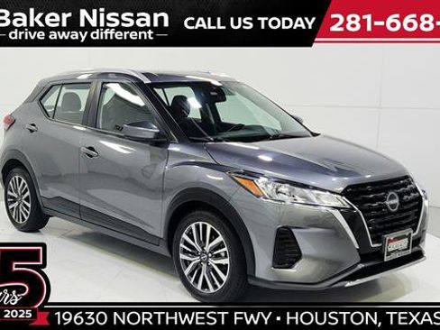 Used 2022 Nissan Kicks SV image 1