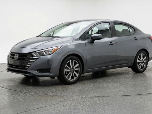 Used 2025 Nissan Versa SV image 3