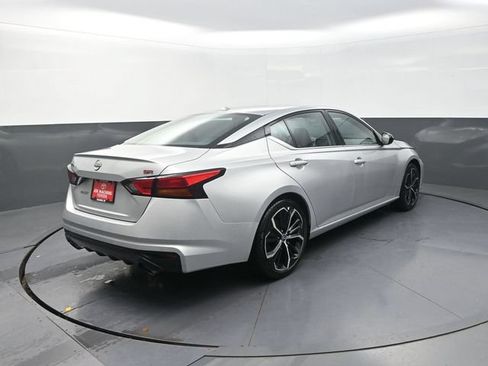 Used 2024 Nissan Altima 2.5 SR FWD image 8