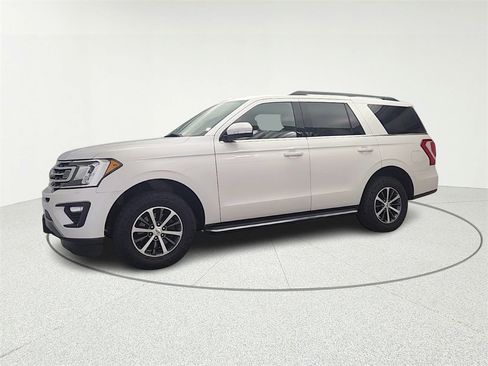 Used 2019 Ford Expedition XLT w/ Equipment Group 202A image 3