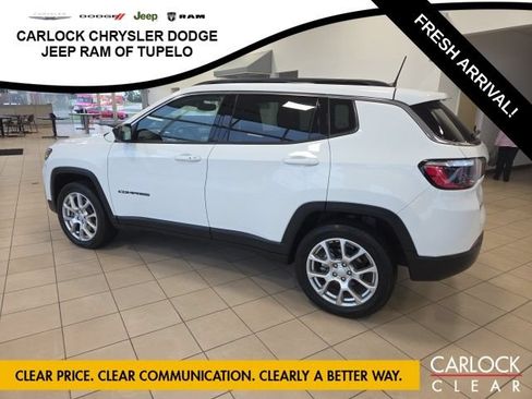 Used 2023 Jeep Compass Latitude AWD/4WD image 11