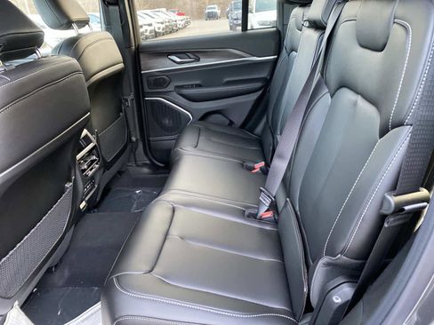 New 2026 Jeep Grand Cherokee Limited image 7