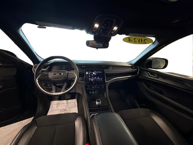 Used 2024 Jeep Grand Cherokee L Altitude AWD/4WD image 22