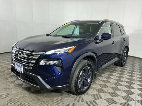 Used 2024 Nissan Rogue SV w/ SV Premium Package AWD/4WD image 3