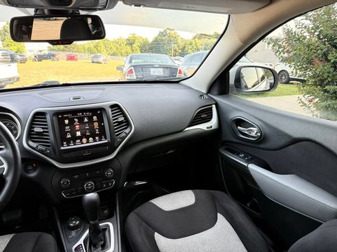 Used 2014 Jeep Cherokee Latitude w/ Comfort/Convenience Group AWD/4WD image 24