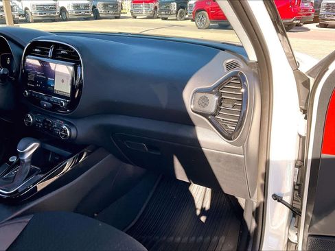 Used 2025 Kia Soul GT-Line image 17