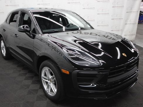 Used 2023 Porsche Macan image 8