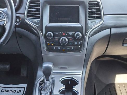 Used 2021 Jeep Grand Cherokee Laredo image 19