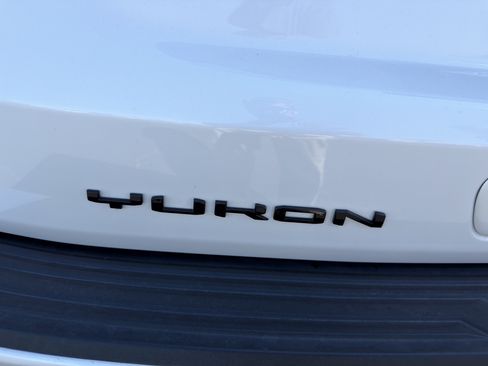 Used 2024 GMC Yukon XL SLT w/ SLT Premium Package RWD image 47