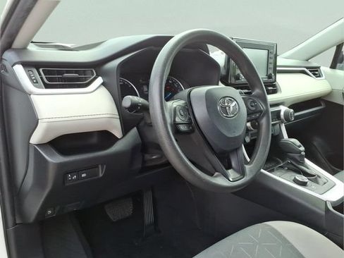 Used 2022 Toyota RAV4 XLE AWD/4WD image 13
