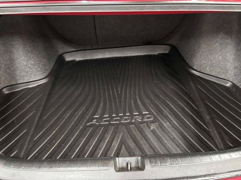 Used 2018 Honda Accord Sport image 6