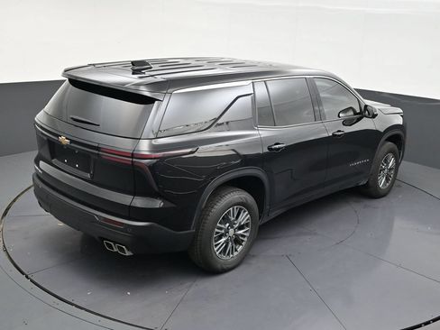Used 2025 Chevrolet Traverse LT FWD image 15