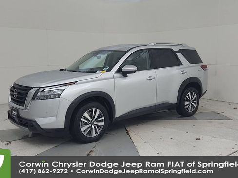 Used 2025 Nissan Pathfinder SL image 7