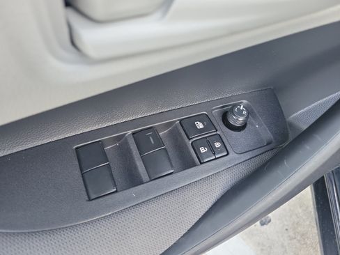 Used 2025 Toyota Corolla LE FWD image 21
