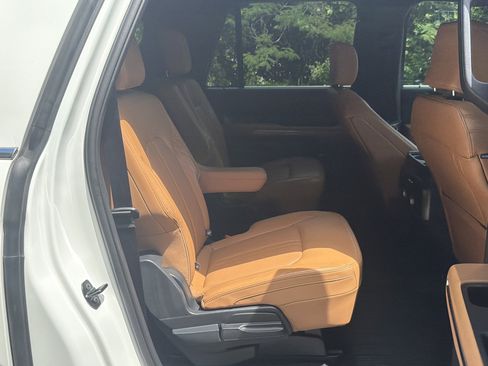 Used 2024 Ford Expedition Max Platinum AWD/4WD image 28