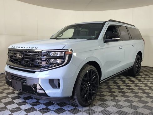 New 2026 Ford Expedition Max Platinum w/ Stealth Performance Package AWD/4WD image 3