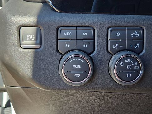 Used 2025 Chevrolet Silverado 2500 LTZ w/ LTZ Convenience Package AWD/4WD image 20