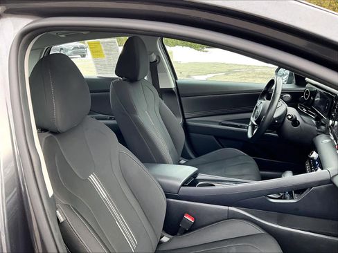 Used 2021 Hyundai Elantra SEL w/ Convenience + Premium Package image 11