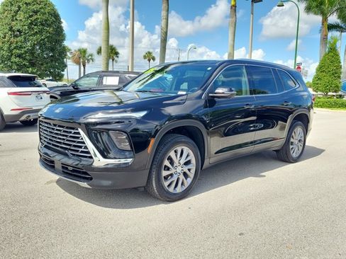 Used 2025 Buick Enclave Preferred FWD image 3