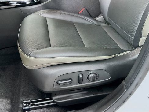 Used 2024 Chevrolet Trax ACTIV w/ Sunroof Package FWD image 19