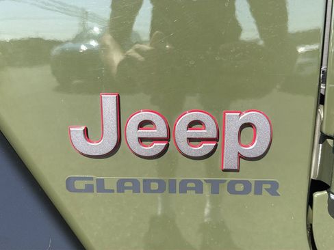 Used 2022 Jeep Gladiator Rubicon w/ Trailer Tow Package AWD/4WD image 19