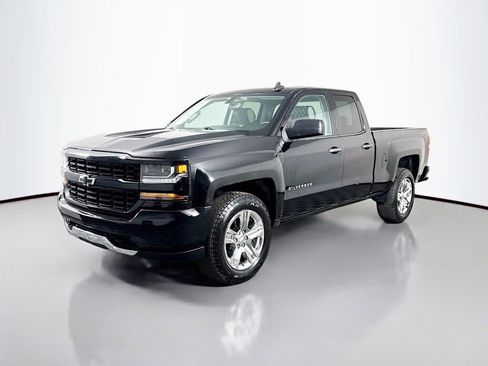 Used 2018 Chevrolet Silverado 1500 Custom w/ Custom Convenience Package AWD/4WD image 1