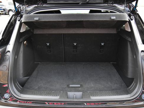 Used 2025 Chevrolet Trax LT FWD image 39
