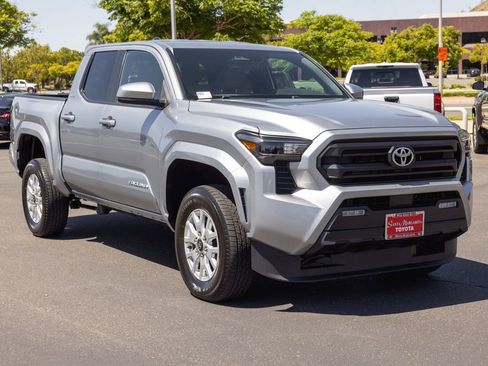 Certified 2024 Toyota Tacoma SR5 AWD/4WD image 3