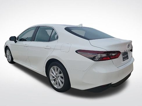 Used 2023 Toyota Camry LE image 3