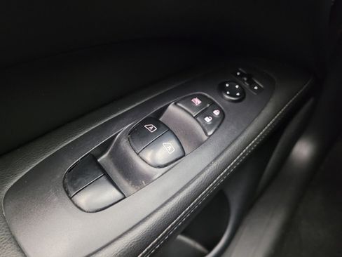 Used 2019 Nissan Pathfinder SV image 27